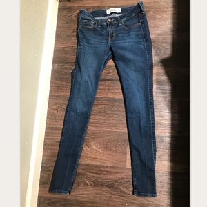 Classic Stretch Low-Rise Super Skinny Jeans